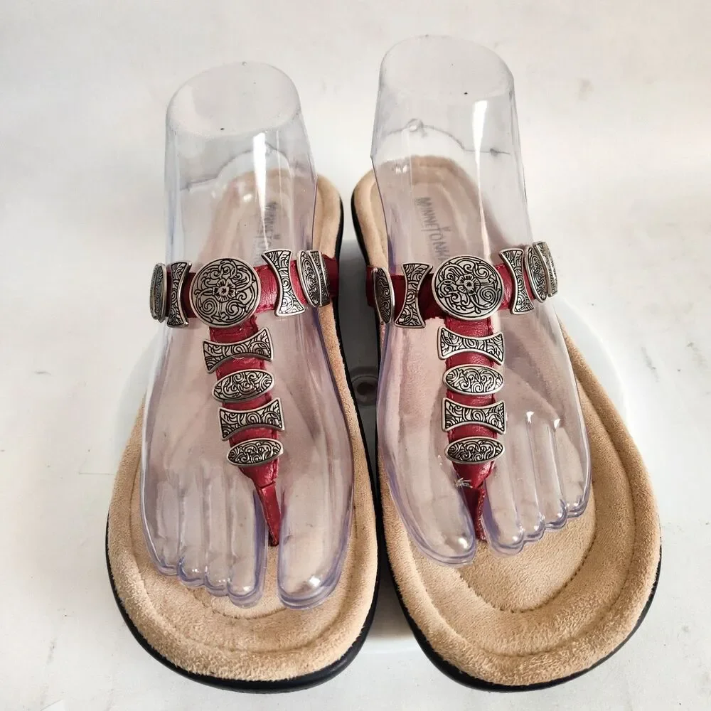 Minnetonka Thong Sandals Size 8 Red Suede Leather Silver Conchas Western Comfort